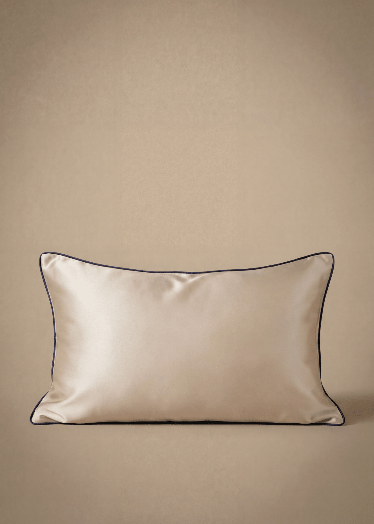 Champagne silk pillowcase by Miaveriana