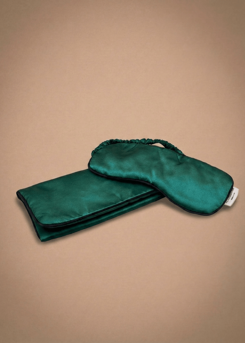 Emerald green silk sleep mask and matching cover by Miaveriana